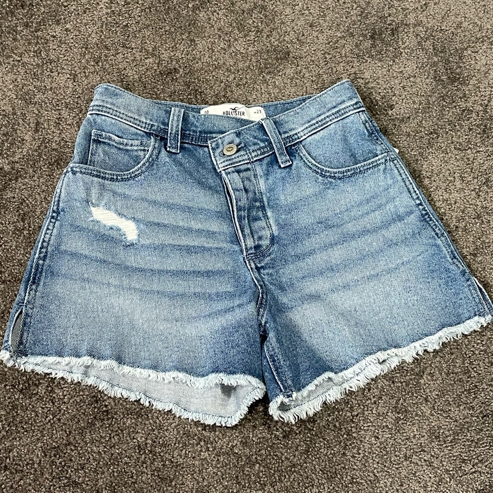 NEW Hollister Women’s Curvy High-Rise Vintage Jean Shorts